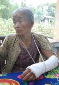 Người đánh mẹ 81 tuổi gãy tay từng chém chồng, hại con