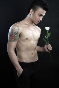 Lộ ảnh nude "tuyệt mỹ" của hotboy "dân chơi" số 1 Sài thành Kenny Sang