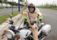 Lương Bích Hữu bị phụ tình vì làm cảnh sát giao thông