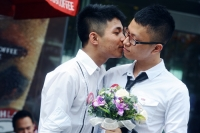 10 cặp đồng tính tổ chức đám cưới tập thể