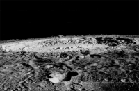 Tìm thấy vật thể lạ trong hố Mặt trăng