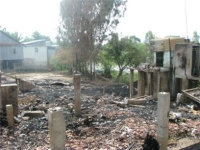 "Chí Phèo thôn" đốt quần áo vợ, cả làng suýt bị xóa sổ