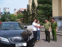 Hà Nội, công an trao trả xe ôtô cho nạn nhân.