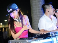 Ảnh DJ dân chơi tại đại tiệc bikini Hà Thành ;))