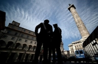 Italia tranh cãi xung quanh lệnh cấm ''nhìn đểu''