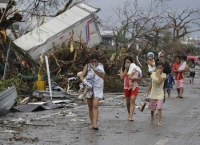 Người Philippines đói khát sau bão