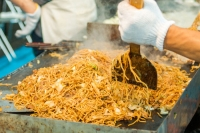 Yakisoba, mì ngon trên đường phố......nhật bản.