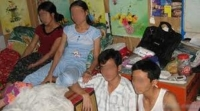 Ăn nằm 'theo ca' trong giới công nhân trẻ