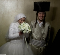 Hình ảnh khác lạ về lễ cưới truyền thống của người Do Thái