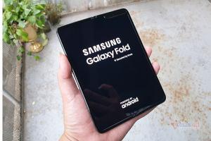 Samsung Galaxy Fold rao bán đầy trên mạng, mất nửa giá chỉ sau một năm