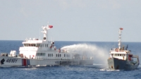 Tàu Trung Quốc phun vòi rồng, tàu Việt Nam đáp trả (đăng bài để mọi người tin vào nhà nước,,chứ không gay war )