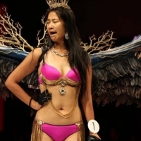 Lộ ảnh hậu trường xấu xí của thí sinh hoa hậu Trung Quốc