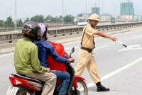 Hà Nội sẽ xử lý cảnh sát giao thông đứng núp, rút giật chìa khoá xe của dân