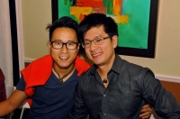 Chuyện tình 12 năm tuyệt đẹp của cặp đôi đồng tính gốc Việt điển trai