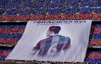 Xavi khóc trong ngày Barca nâng Cup vô địch Liga