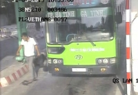 Hung thủ đâm nhân viên xe buýt bị camera ghi lại