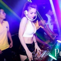 dj candy ha nhảy sexy trong quán bar