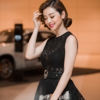 Hoa hậu Jennifer Phạm khoe nội y với váy ren xuyên thấu - vẫn mãi đẹp em ei