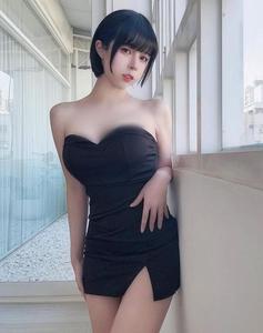 Đỏ mặt hot girl xinh đẹp mặc đồ ngắn cũn khoe dáng nuột