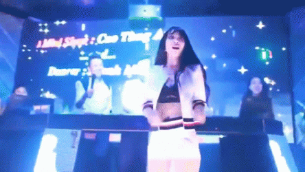 Clip Linh Miu biểu diễn nhảy sexy "như tập thể dục" trong quán bar - cheap quá em ei