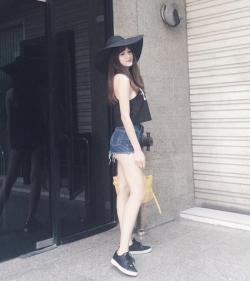 Mốt diện quần short ngắn lộ nửa mông của sao Việt ;))