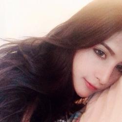 Hot girl mang dòng máu lai ở Thái :x