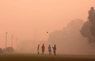 Ô nhiễm không khí kỷ lục, dân Ấn Độ phải chạy xe cách ngày