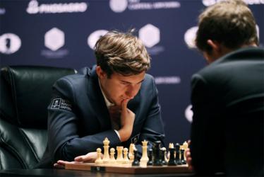 Magnus Carlsen lần thứ ba liên tiếp vô địch cờ vua thế giới