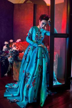 Angela Phương Trinh khoe ngực căng đầy với đầm haute couture