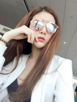 Elly Trần đóng bi kịch vẫn khoe ngực