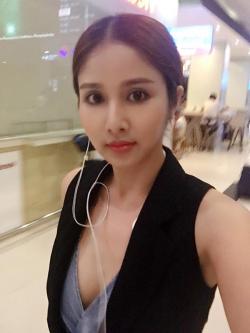 Đời thường táo bạo của 2 cô vợ cũ "nóng" nhất showbiz Việt