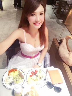 Helen Thanh Đào khoe ảnh về Việt Nam tổ chức họp báo