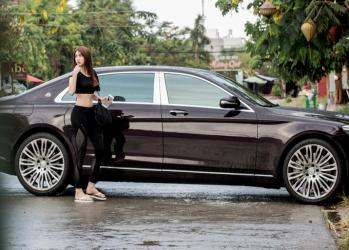 Ngọc Trinh khoe eo thon khi đi tập võ