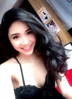 Không cần ảnh "nóng", Thanh Bi ngoài đời đủ làm nhức anh em