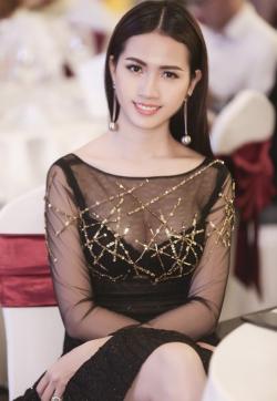 Dạo này mốt xuyên thấu còn được mặc ko các bác