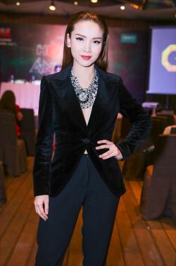 Không chỉ có Phương Trinh Jolie mới đặt tiêu chí cao cho người yêu mà hầu hết mỹ nhân Việt đều có tiêu chí như vậy