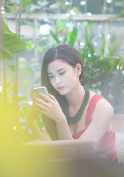 Cứ ra đường là 3 mỹ nhân này lại khiến bao người "đứng hình" vì quá gợi cảm