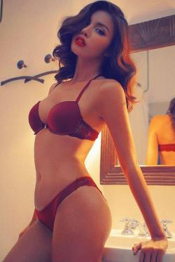 Em này sẽ soán ngôi "nữ hoàng bikini" của Ngọc Trinh