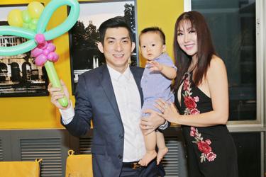 Phi Thanh Vân: Thân hình đồng hồ cát của tôi rất tuyệt vời - đồng hồ này hơi nhọn :))