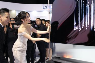 LG chính thức giới thiệu tuyệt tác 4K - tivi ngon thật :x