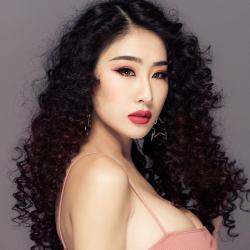DJ Oxy: "Tôi dưỡng nở ngực từ thuở 16"