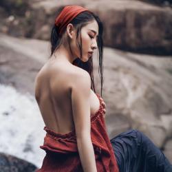 DJ Oxy: "Tôi dưỡng nở ngực từ thuở 16"