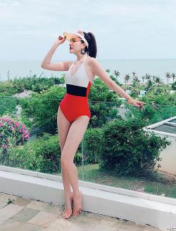 Sao Việt sexy với bikini tuổi 30