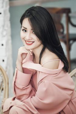 32 tuổi rồi mà nữ MC của VTV vẫn quyến rũ và xinh đẹp hết phần thiên hạ