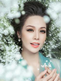 Nhật Kim Anh hóa 'mỹ nhân xuyên không' nhờ thay đổi style trang điểm
