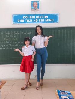 Nữ giáo viên tiểu học sở hữu thân hình gợi cảm gây sốt cộng đồng mạng