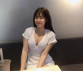 Đặng Văn Lâm đưa 'bản sao Ngọc Trinh' sang Thái Lan sống chung