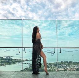 Yaya Trương Nhi khoe body nóng bỏng, mạnh tay chi tiền mua đồ hiệu khi đi du lịch
