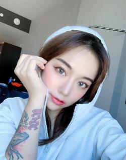 Hot trên livestream và mặt mộc =]]