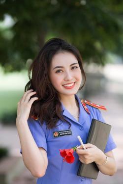 Ngắm vẻ đẹp vạn người mê của cựu nữ sinh đại học Kiểm sát Hà Nội